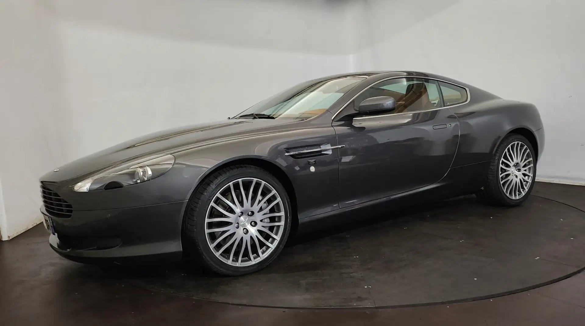 Aston Martin DB9 Gris - 2