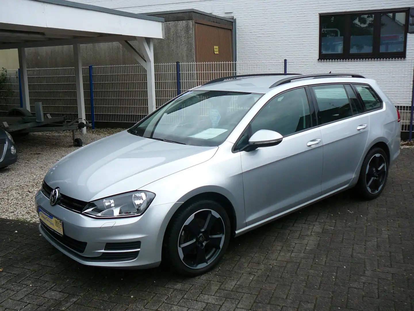 Volkswagen Golf Variant Sehr Gepflegt,Scheckheft gewartet,Navigation,usw.! Grau - 1