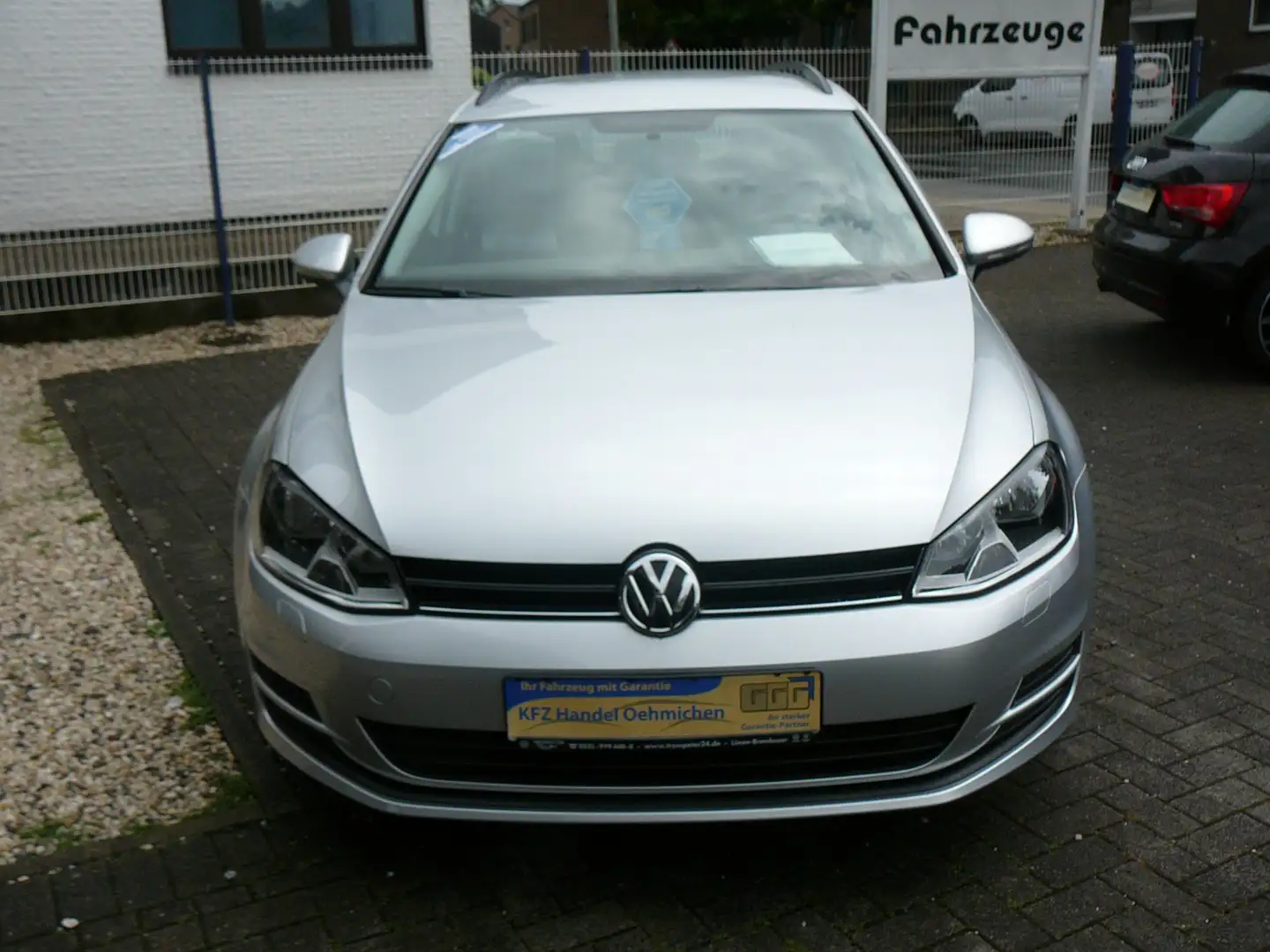 Volkswagen Golf Variant Sehr Gepflegt,Scheckheft gewartet,Navigation,usw.! Grau - 2