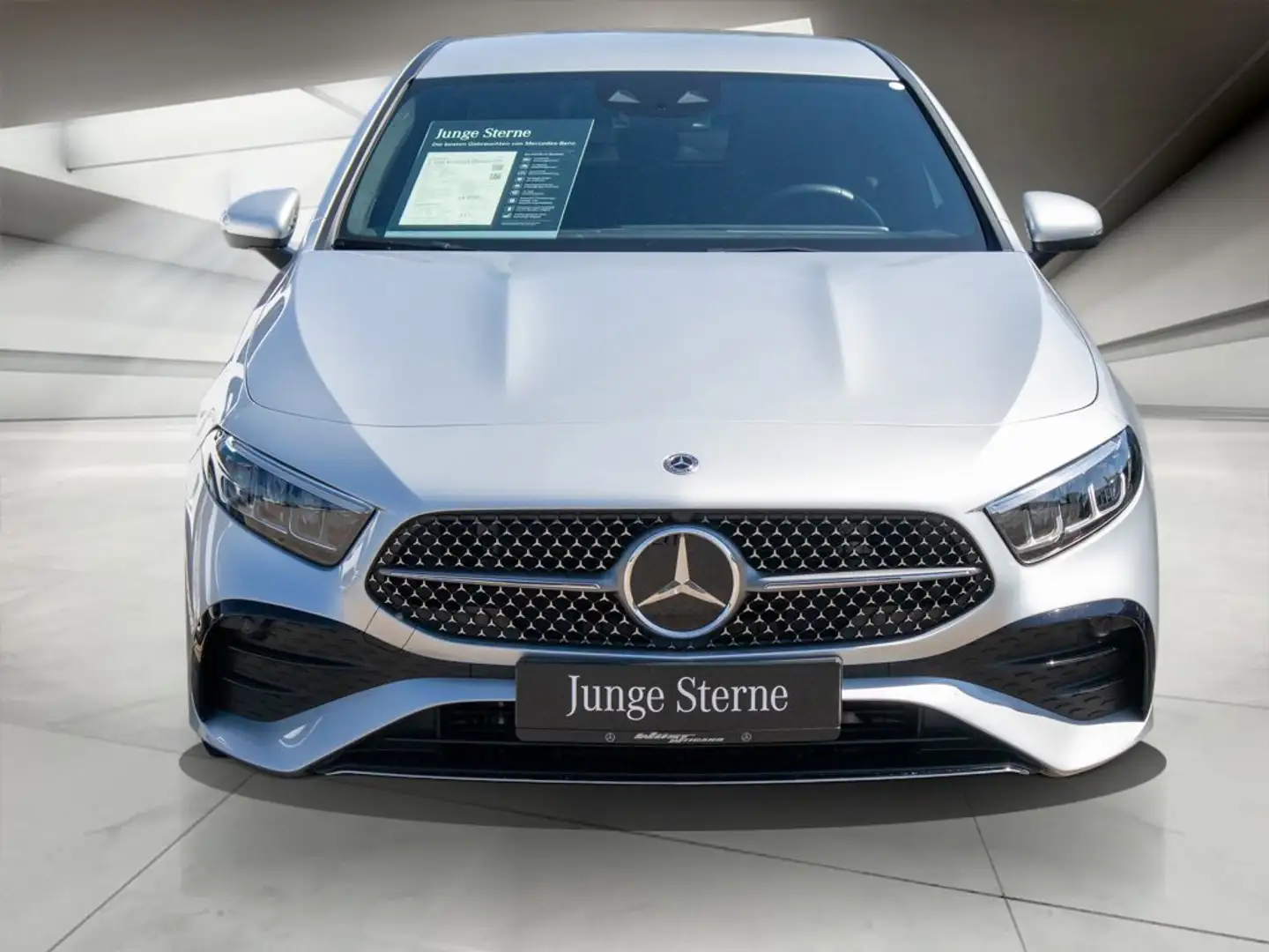 Mercedes-Benz A 200 AMG Premium AHK/Sound/Distr/MBUX/Kamer/Amb Silber - 2