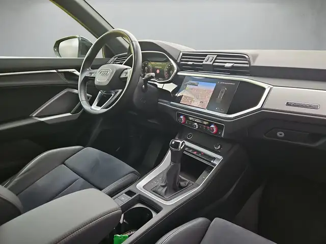 Audi Q3 view 7