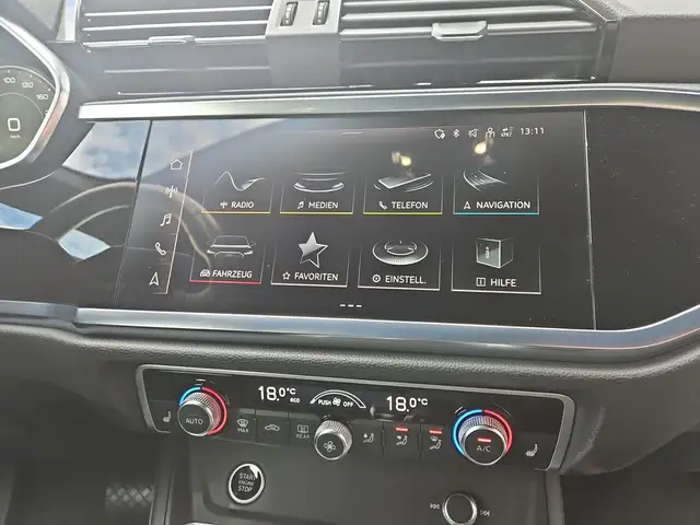 Audi Q3 view 11