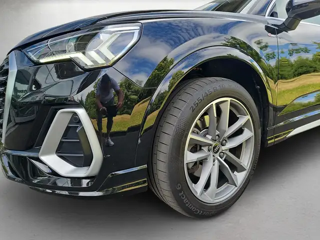 Audi Q3 view 4