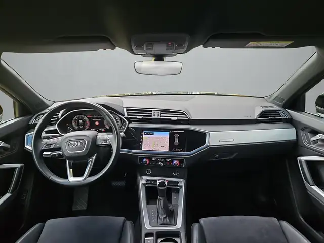 Audi Q3 view 8