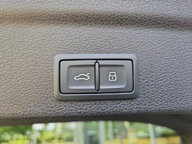 Audi Q3 view 14