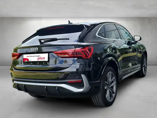 Audi Q3 view 3