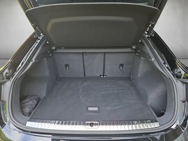 Audi Q3 view 5