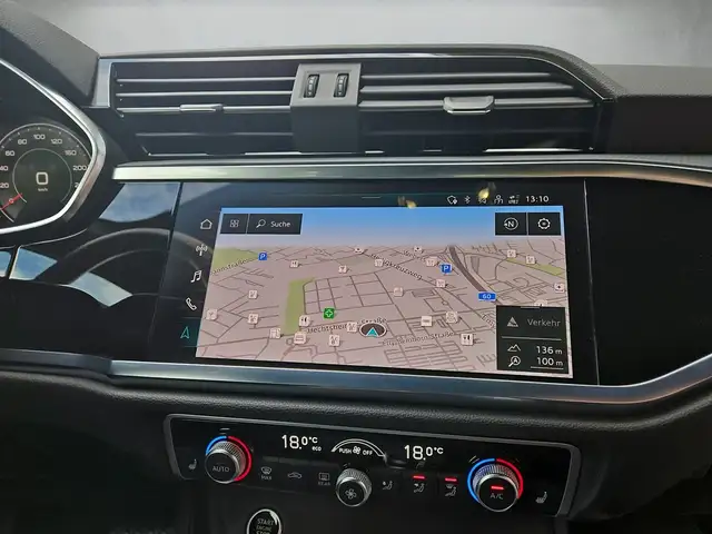 Audi Q3 view 10