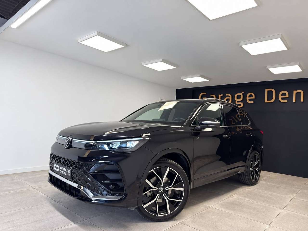Volkswagen Tiguan — photo 1