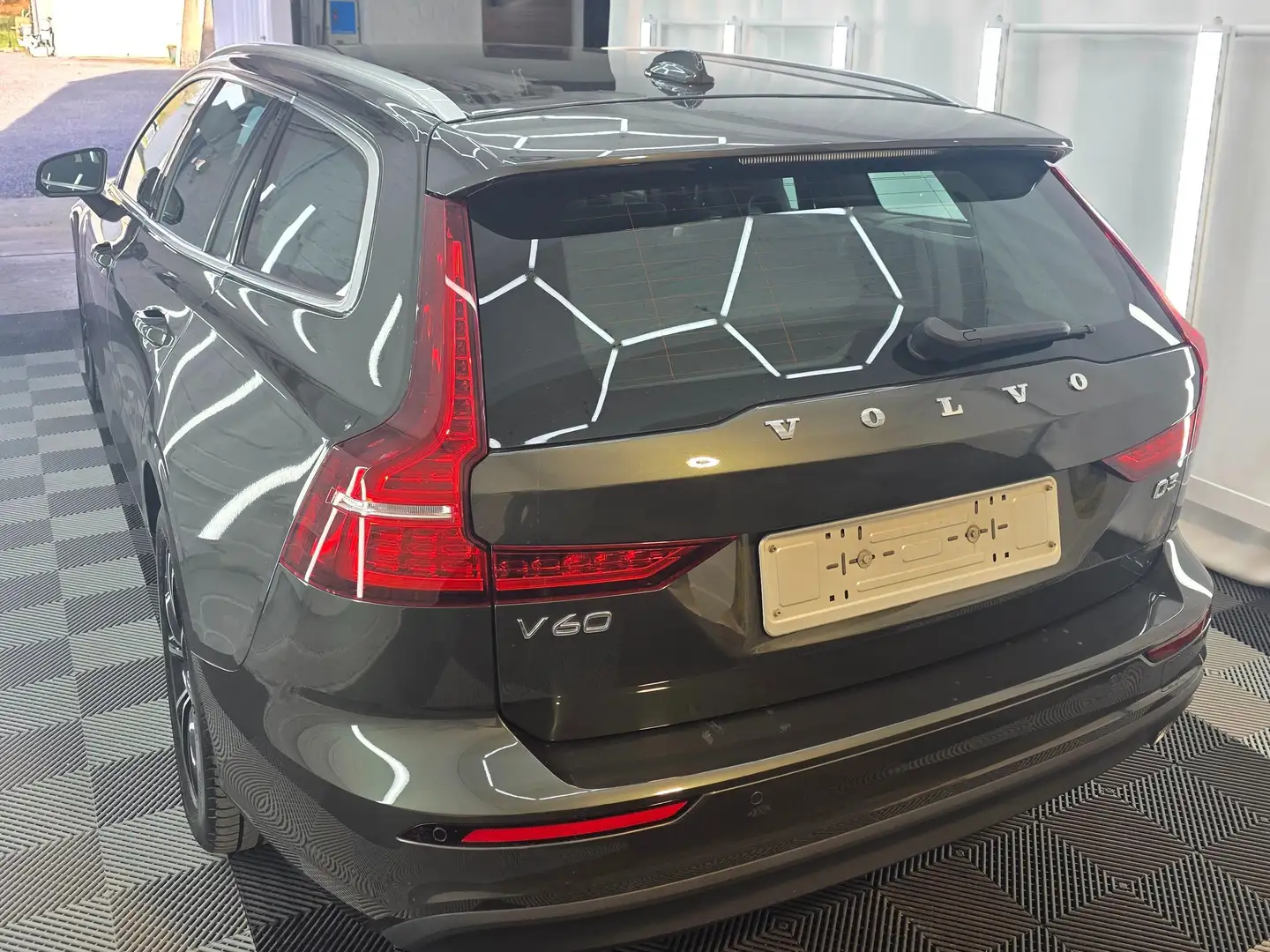 Volvo V60 V60 2.0 D3 Momentum Gris - 2