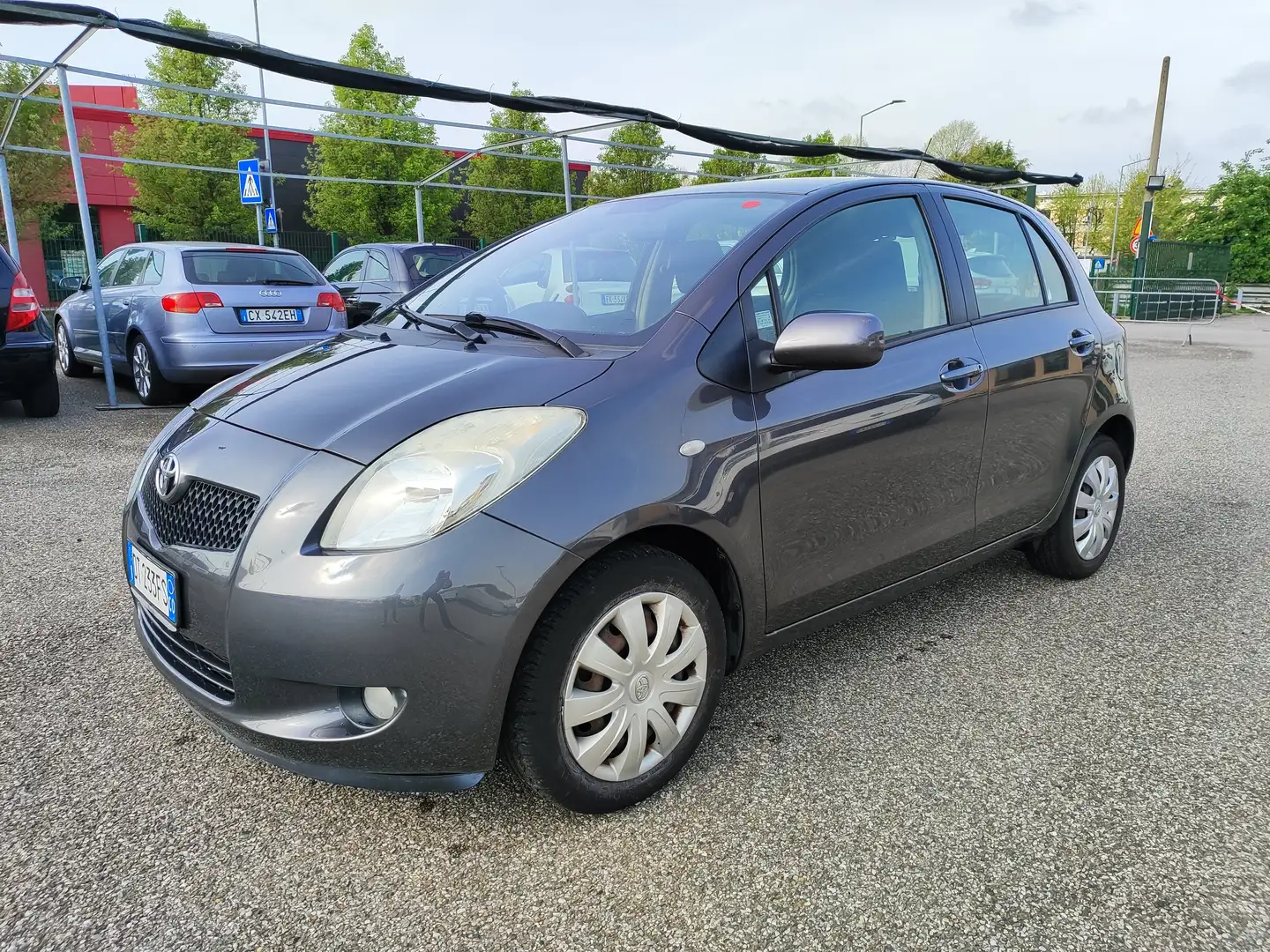 Toyota Yaris 5p 1.3 Navy Grigio - 2