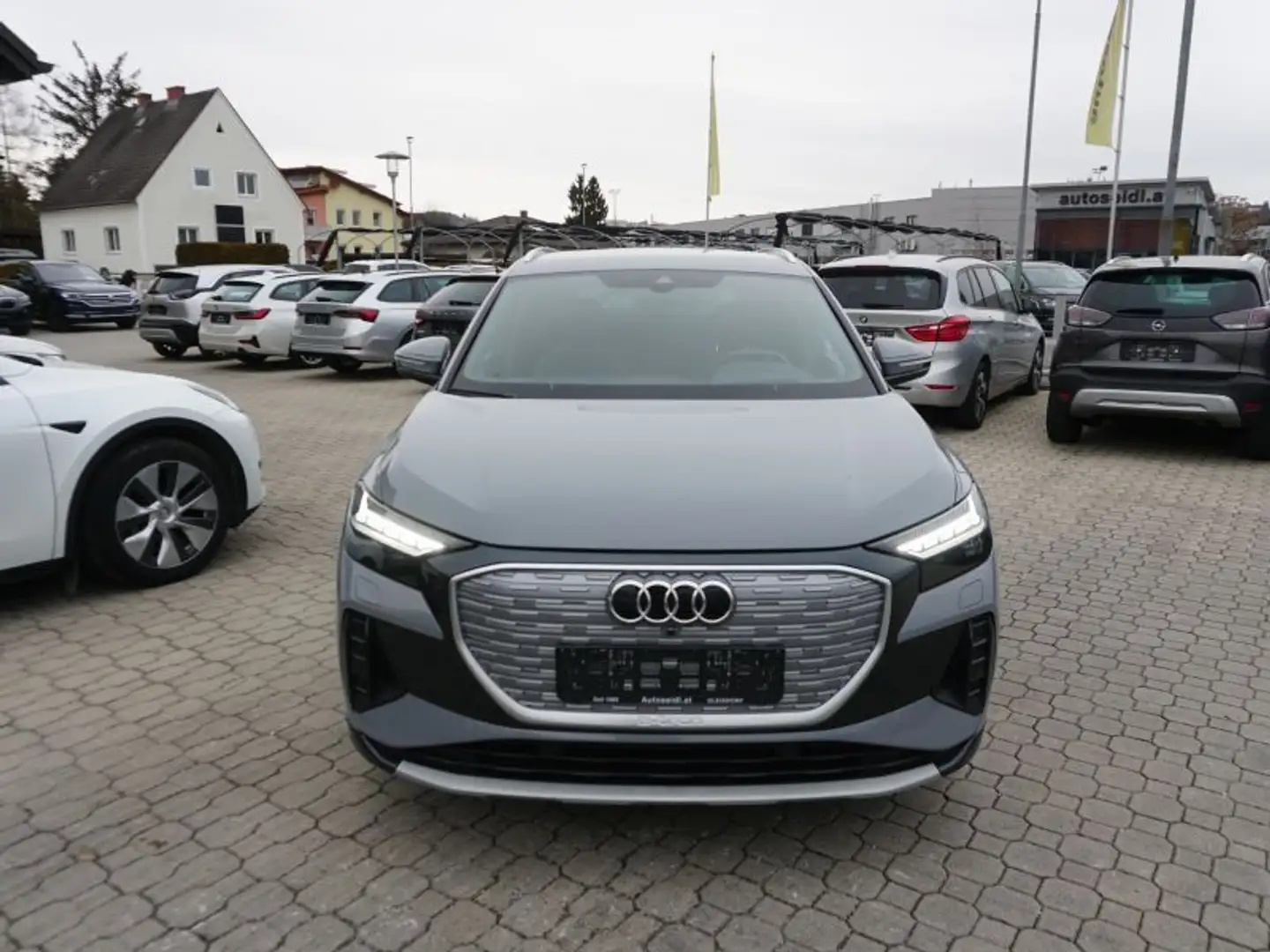 Audi Q4 e-tron 50 quattro *MATRIX+AHV+LEDER* Grau - 2