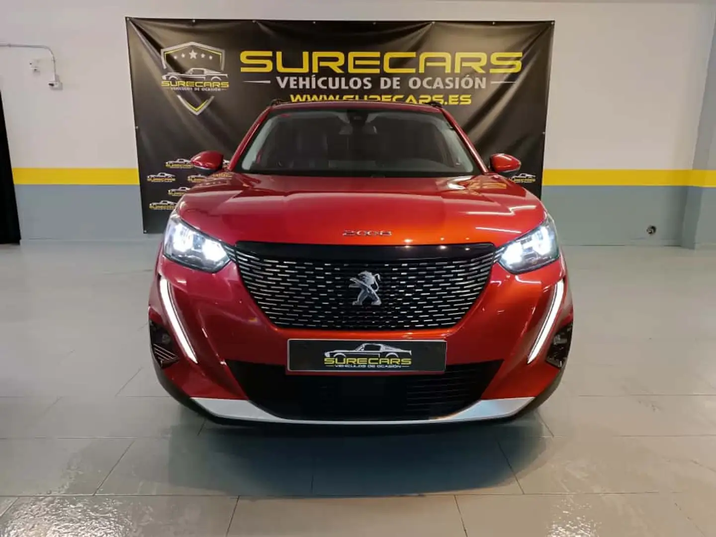 Peugeot 2008 1.2 PureTech S&S Allure 100 Rot - 2