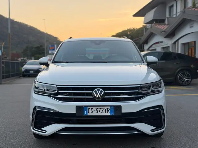 Volkswagen Tiguan Tiguan II 2024 2.0 tdi R-Line 4motion 200cv dsg