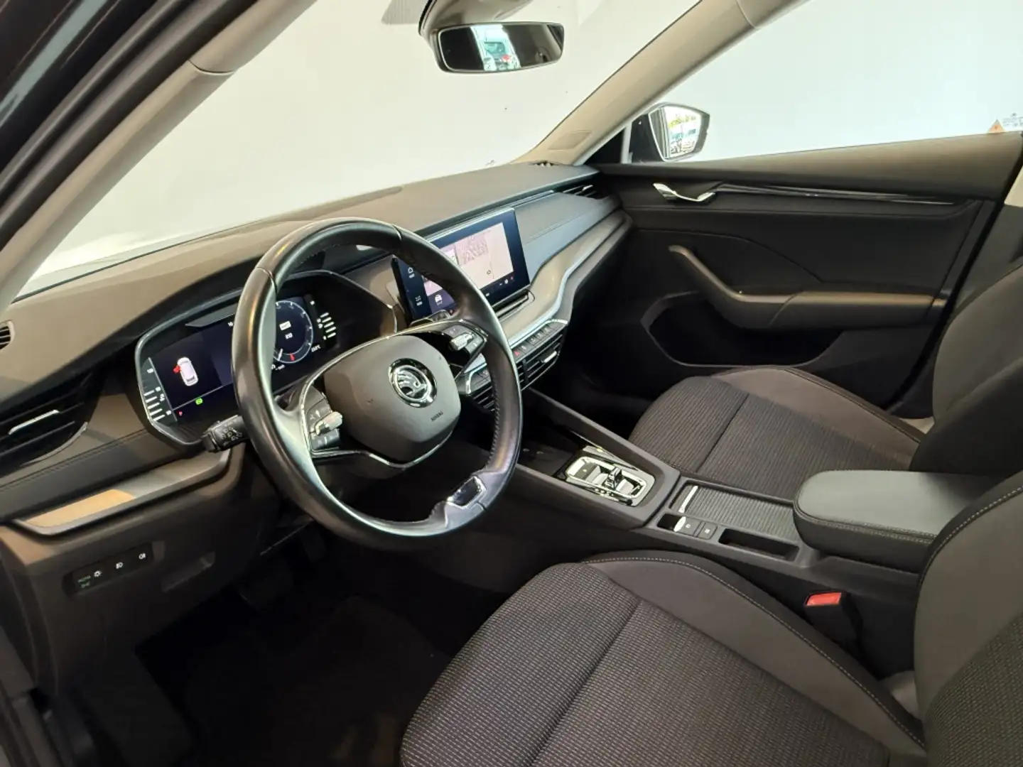 Skoda Octavia Combi 1.0 TSI Business Edition Automaat Grijs - 2