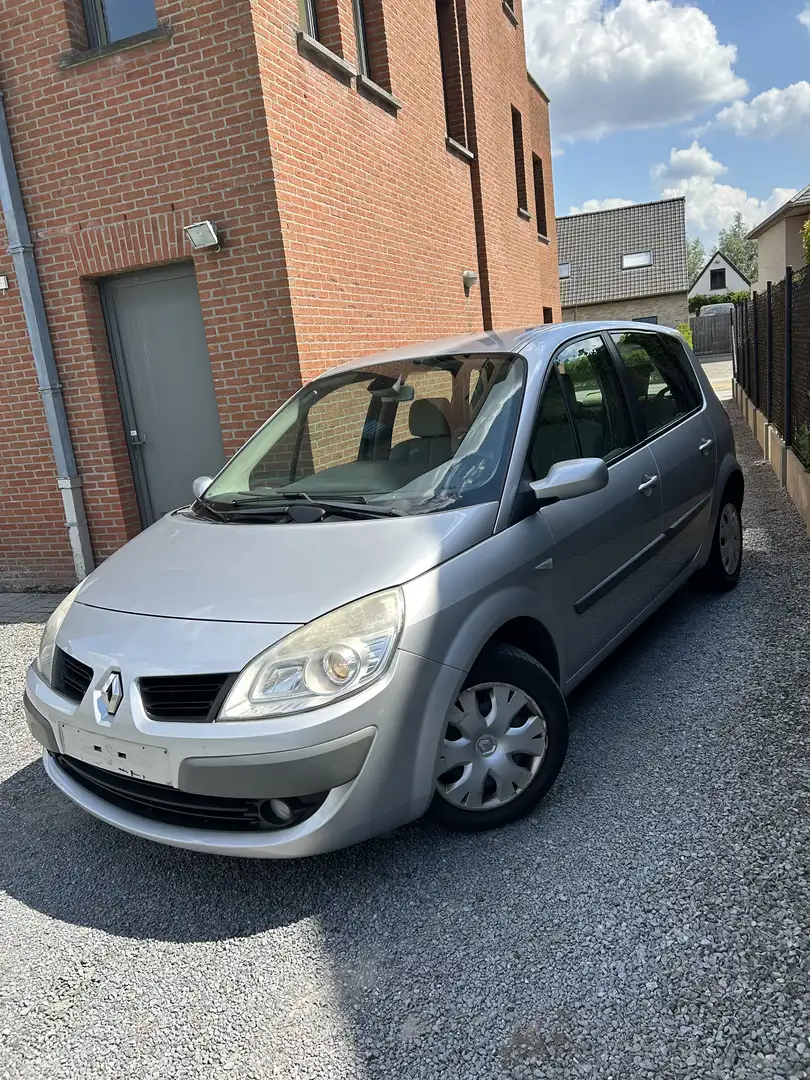 Renault Scenic - 1