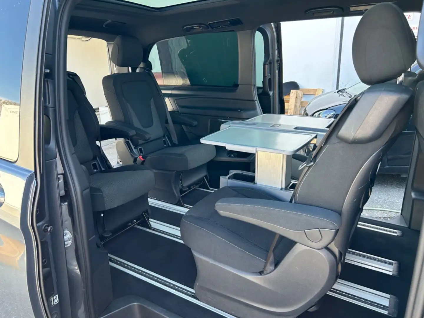 Mercedes-Benz V 250 PANOROMA/NAVI/R,KAMERA TISCH Standheizung Grau - 2