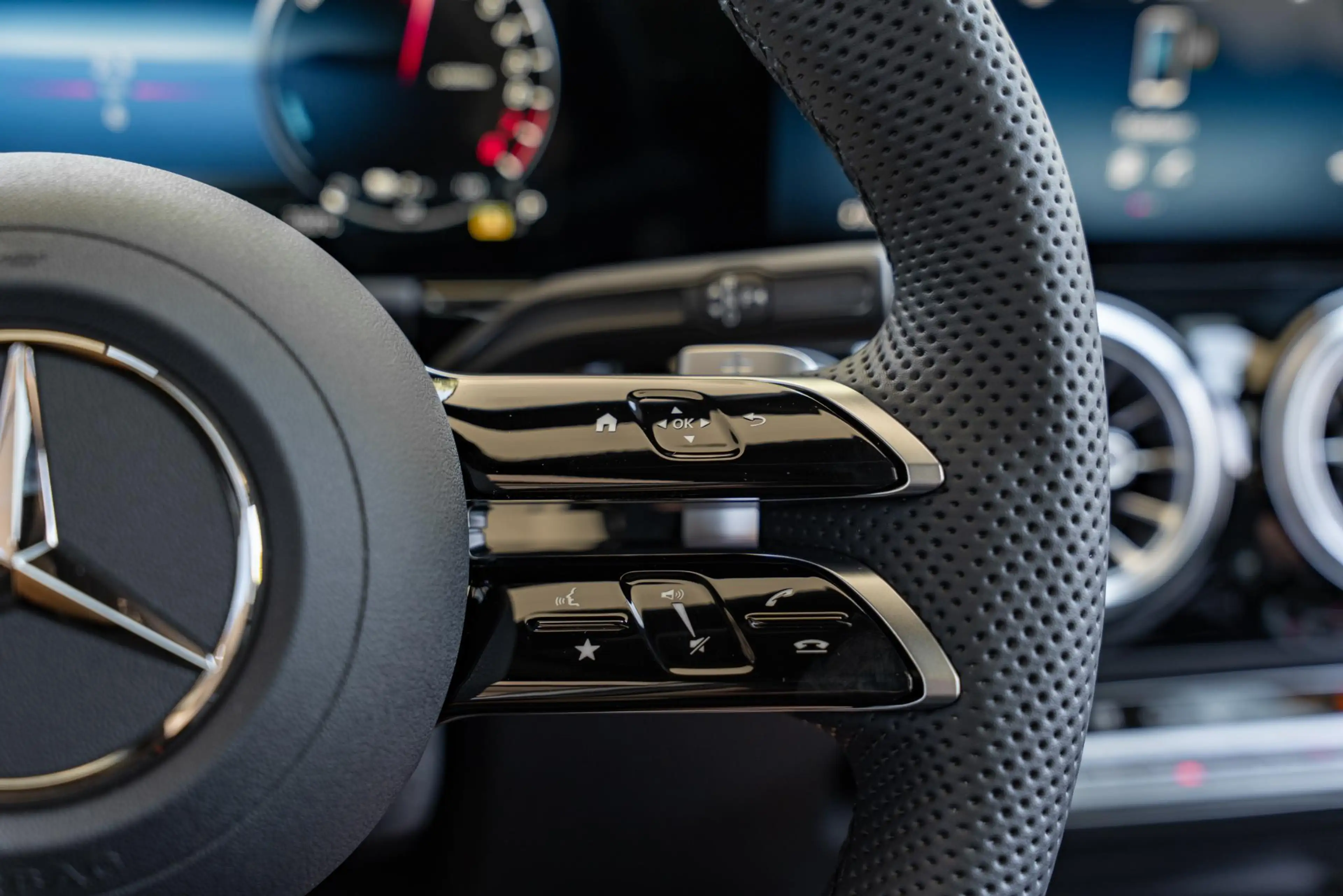 Mercedes-Benz GLA 250 250e 140 Years Edition | Panorama-schuifdak | Stoe — photo 12