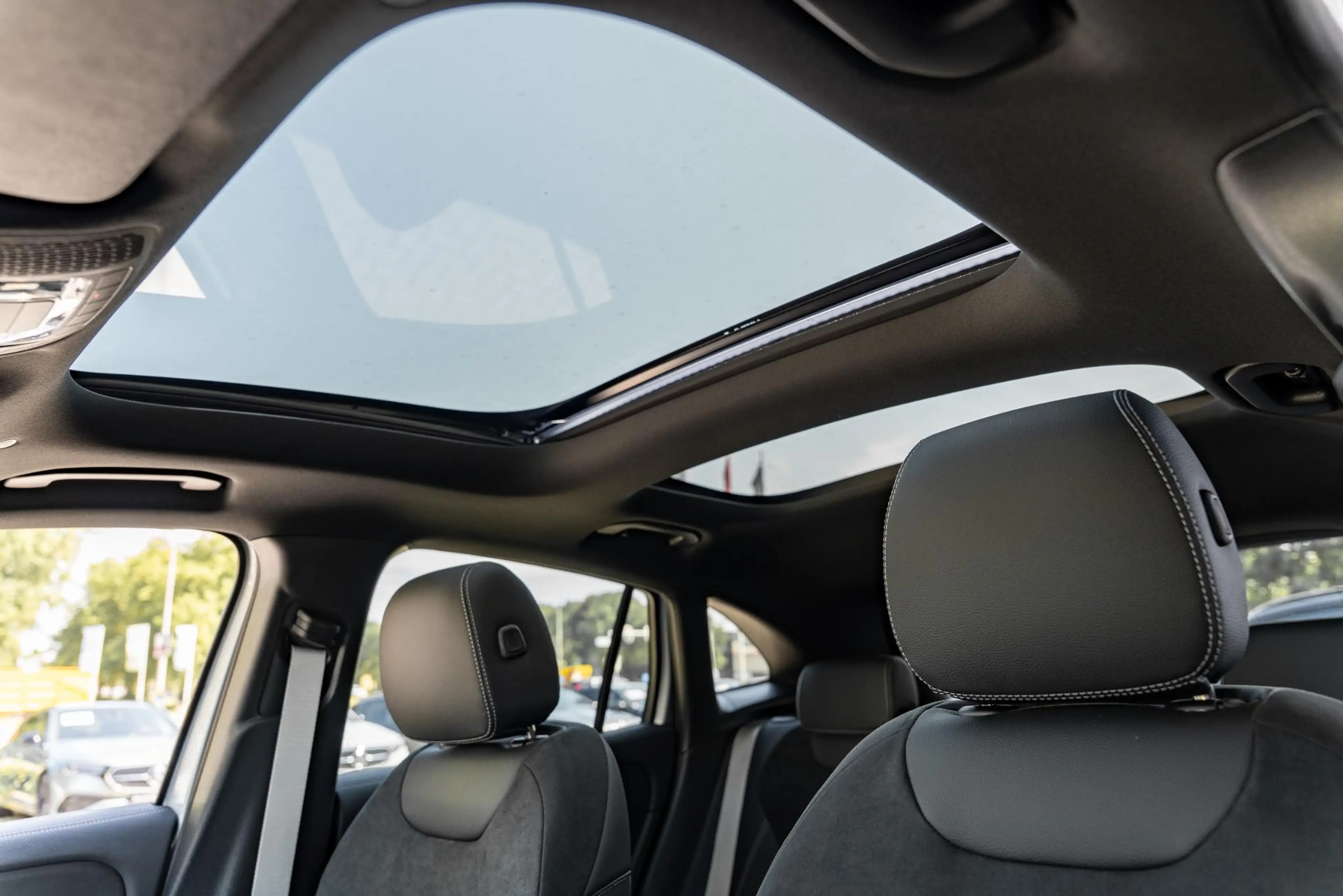 Mercedes-Benz GLA 250 250e 140 Years Edition | Panorama-schuifdak | Stoe — photo 7