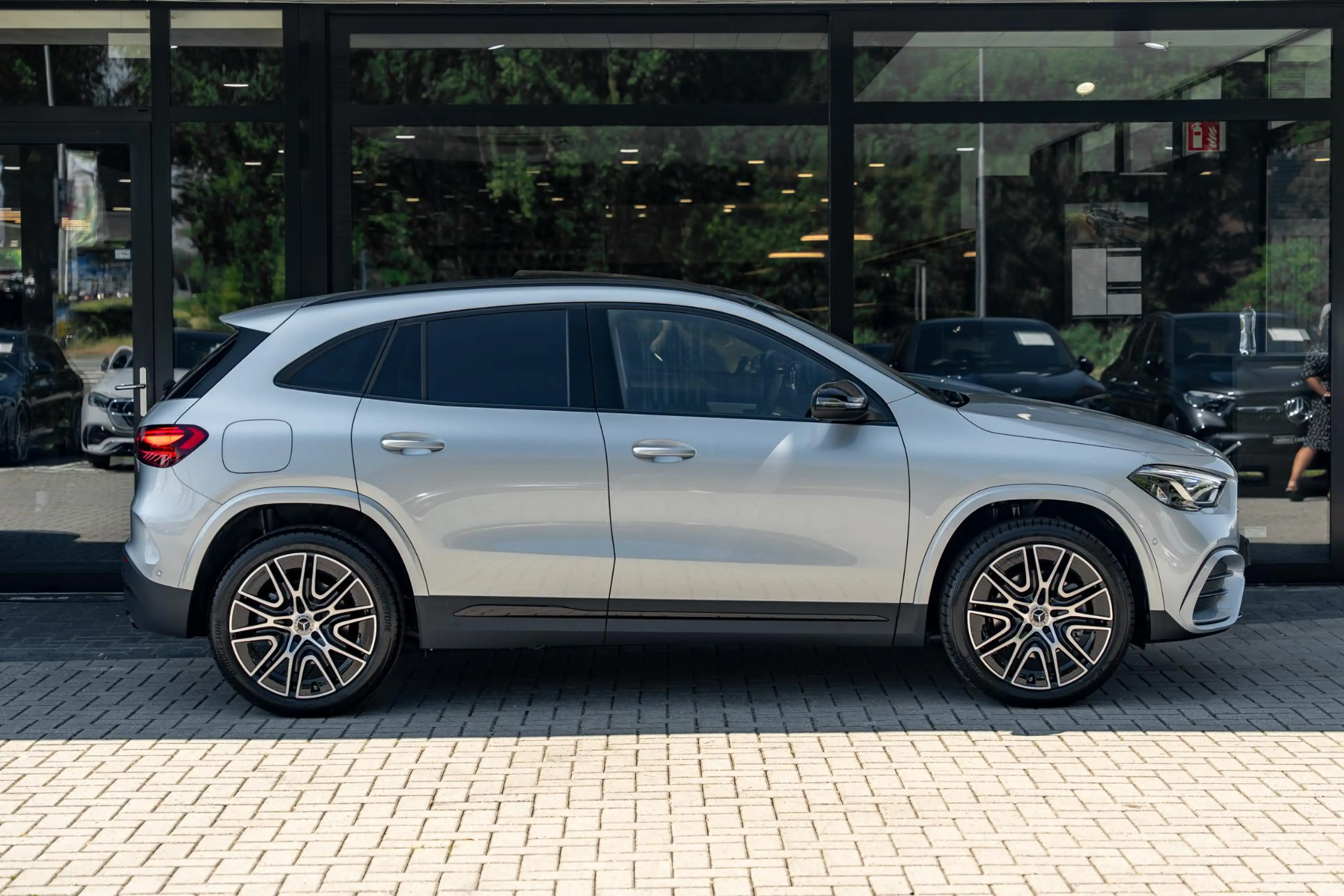 Mercedes-Benz GLA 250 250e 140 Years Edition | Panorama-schuifdak | Stoe — photo 2