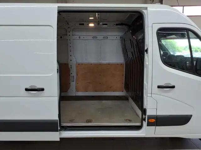 Opel Movano view 8