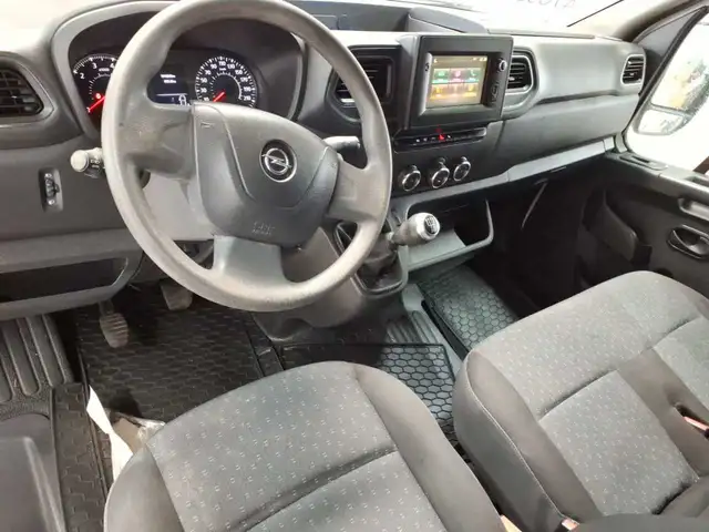 Opel Movano view 11