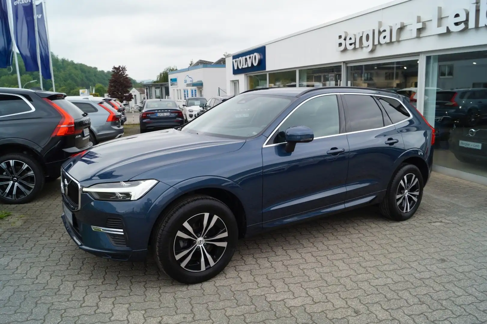 Volvo XC60 B4 Diesel 2WD Momentum Pro Aut./AHK/ACC/LED Blau - 2