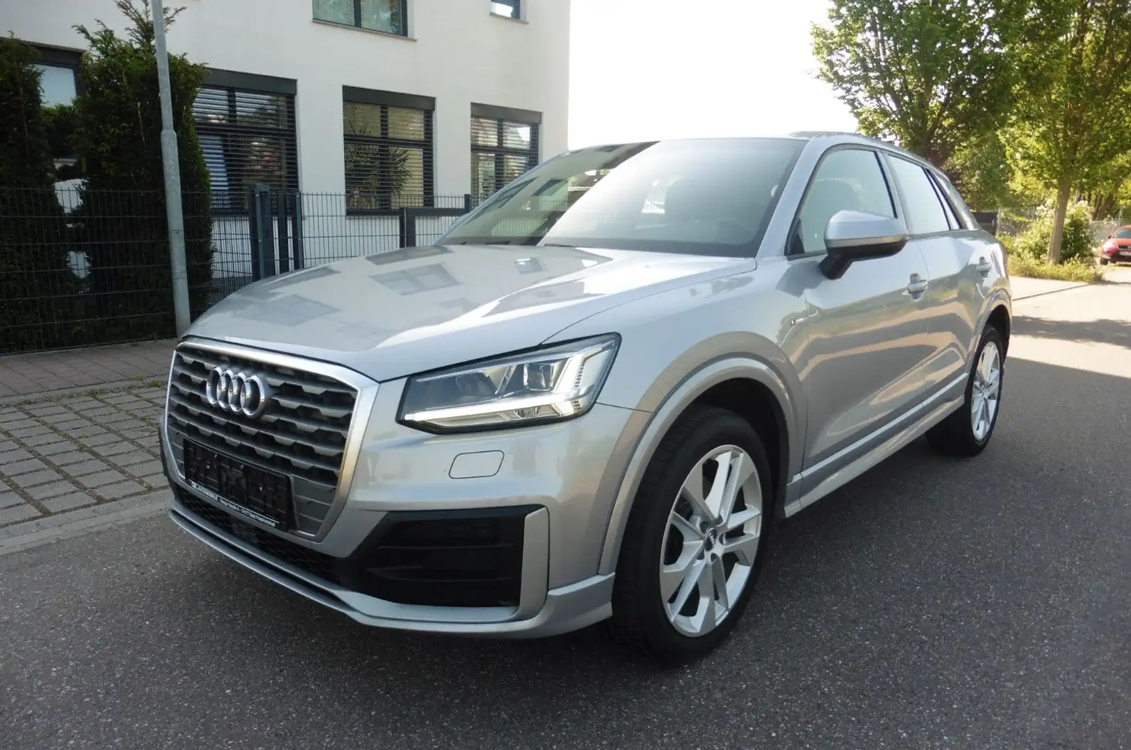 Audi Q2 sport S-Line TDI*LED SW*el.Heckklappe*GRA Argent - 2