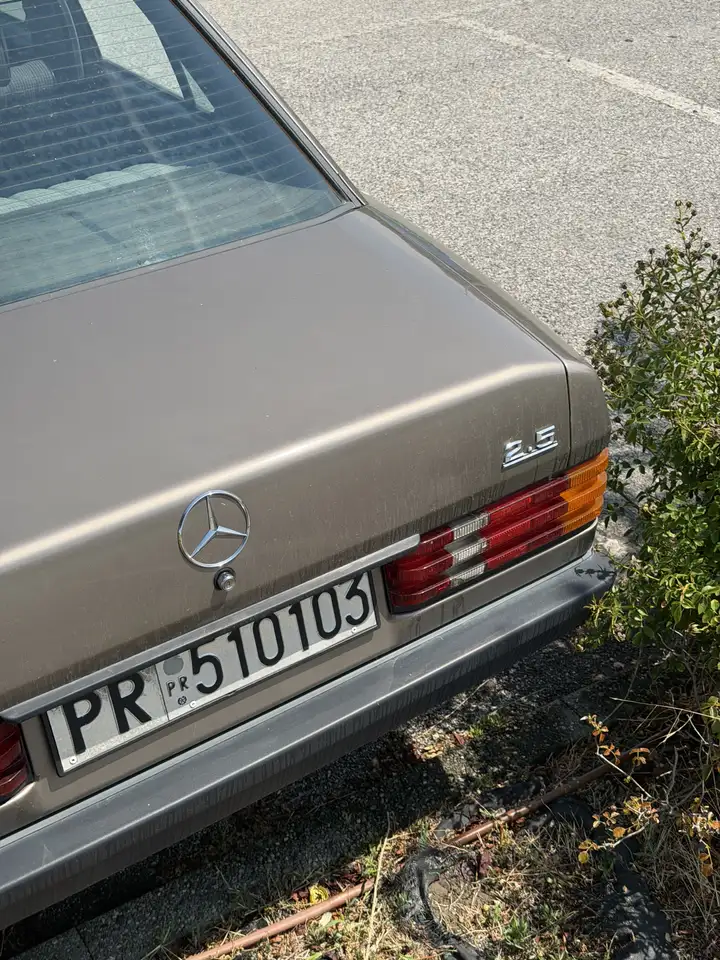 Mercedes-Benz 190 2.5d 94cv, foto 4