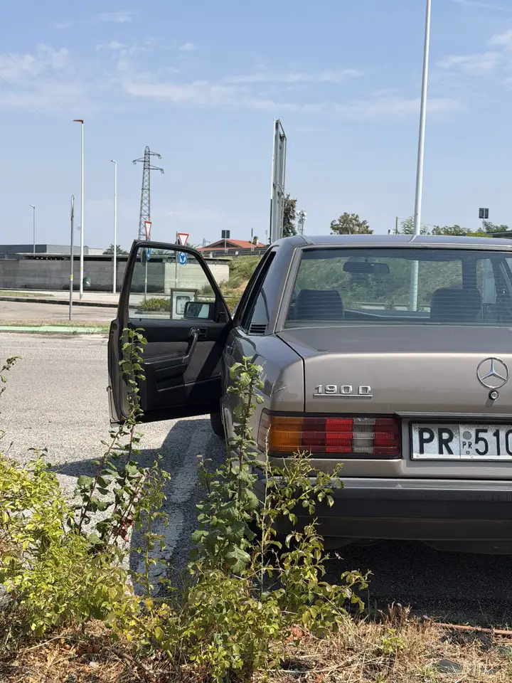 Mercedes-Benz 190 2.5d 94cv, foto 3