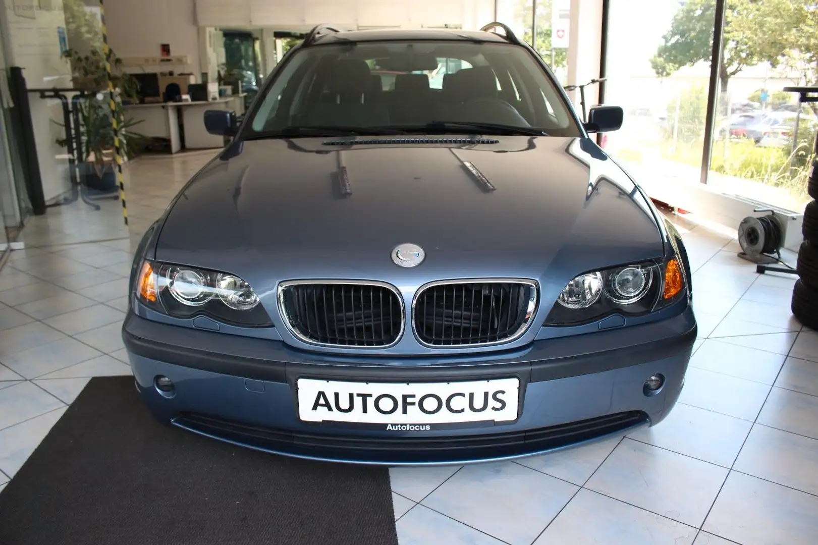 BMW 318 i Touring Bleu - 2