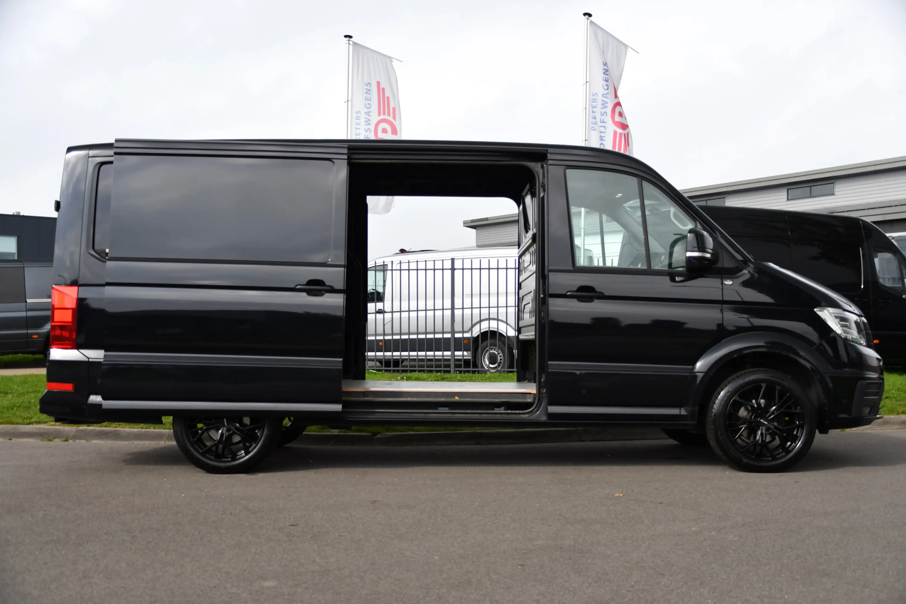 Volkswagen Crafter 2.0 TDI L3H2 Black Edition Adaptieve Cruise, Camer — photo 11