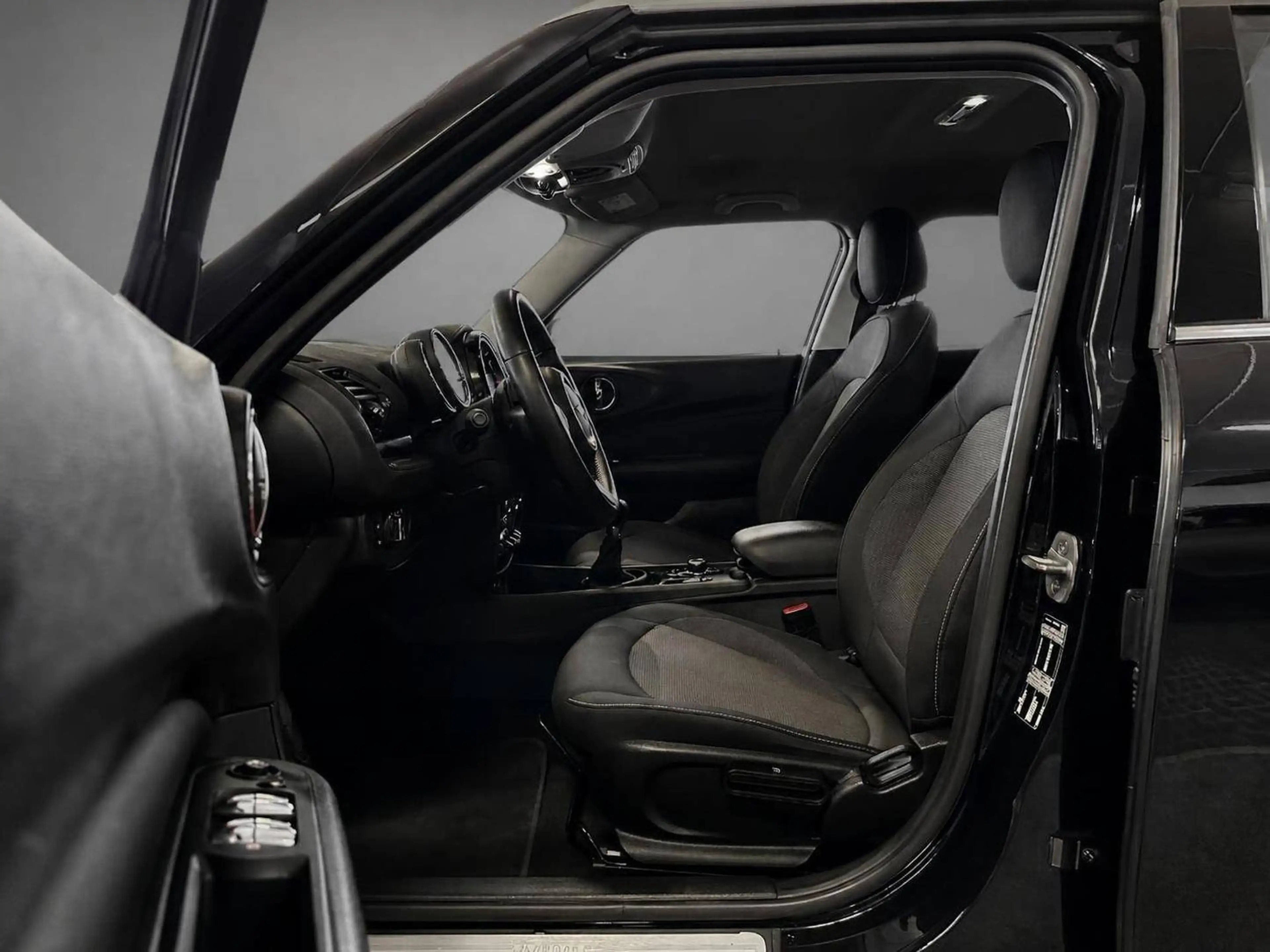 MINI One D Clubman One D Essential Trim — photo 9