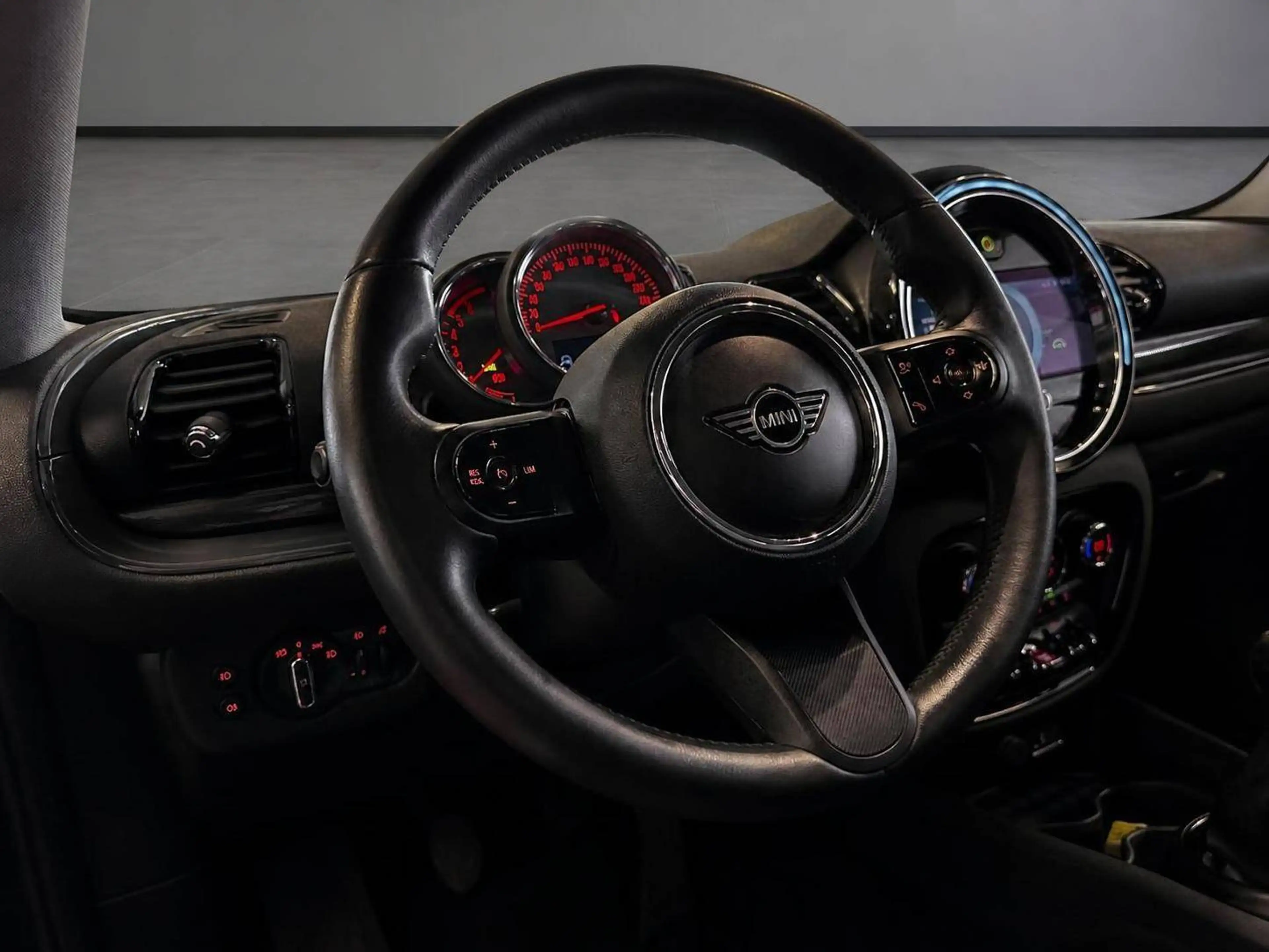 MINI One D Clubman One D Essential Trim — photo 11