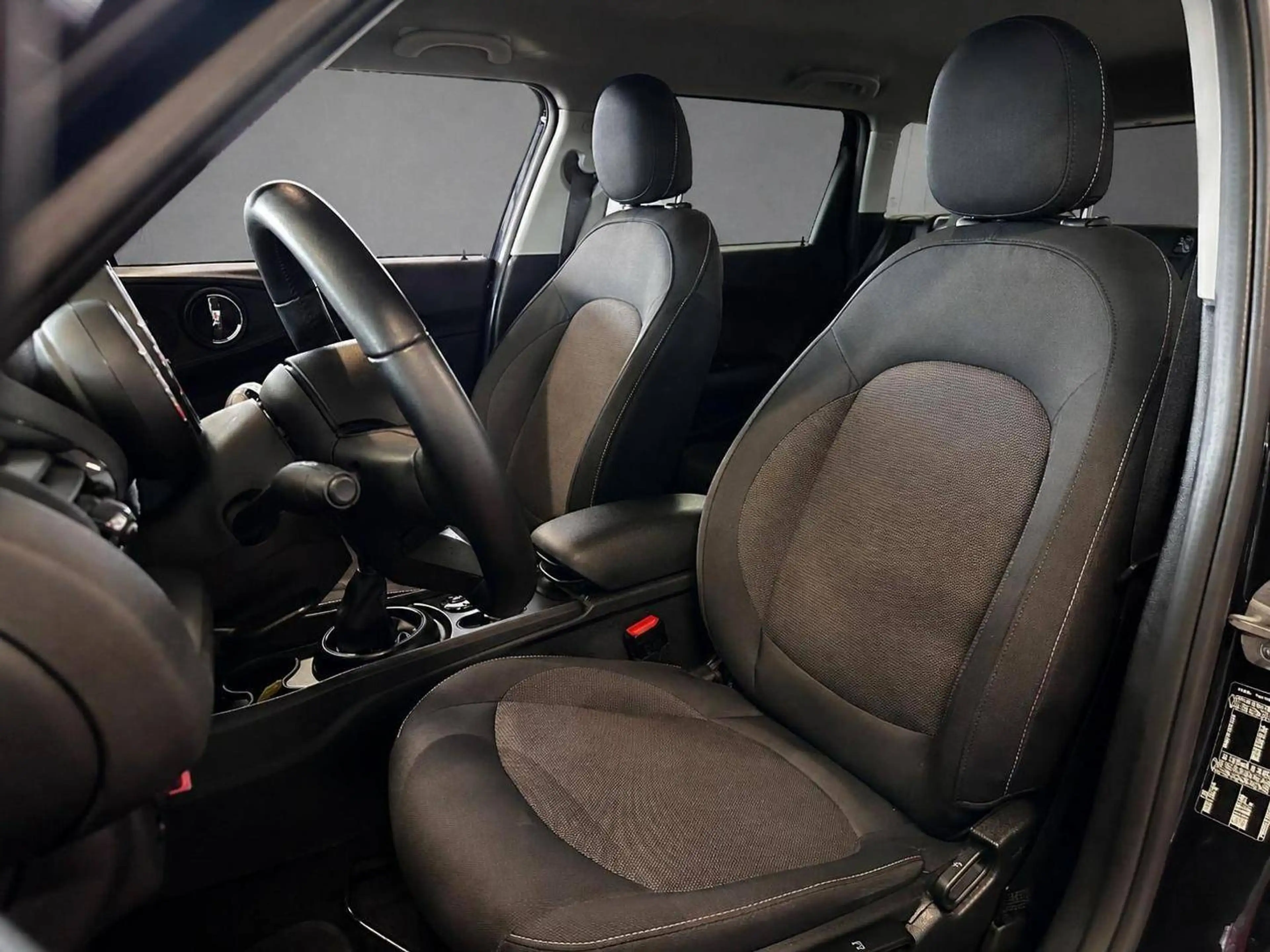 MINI One D Clubman One D Essential Trim — photo 8