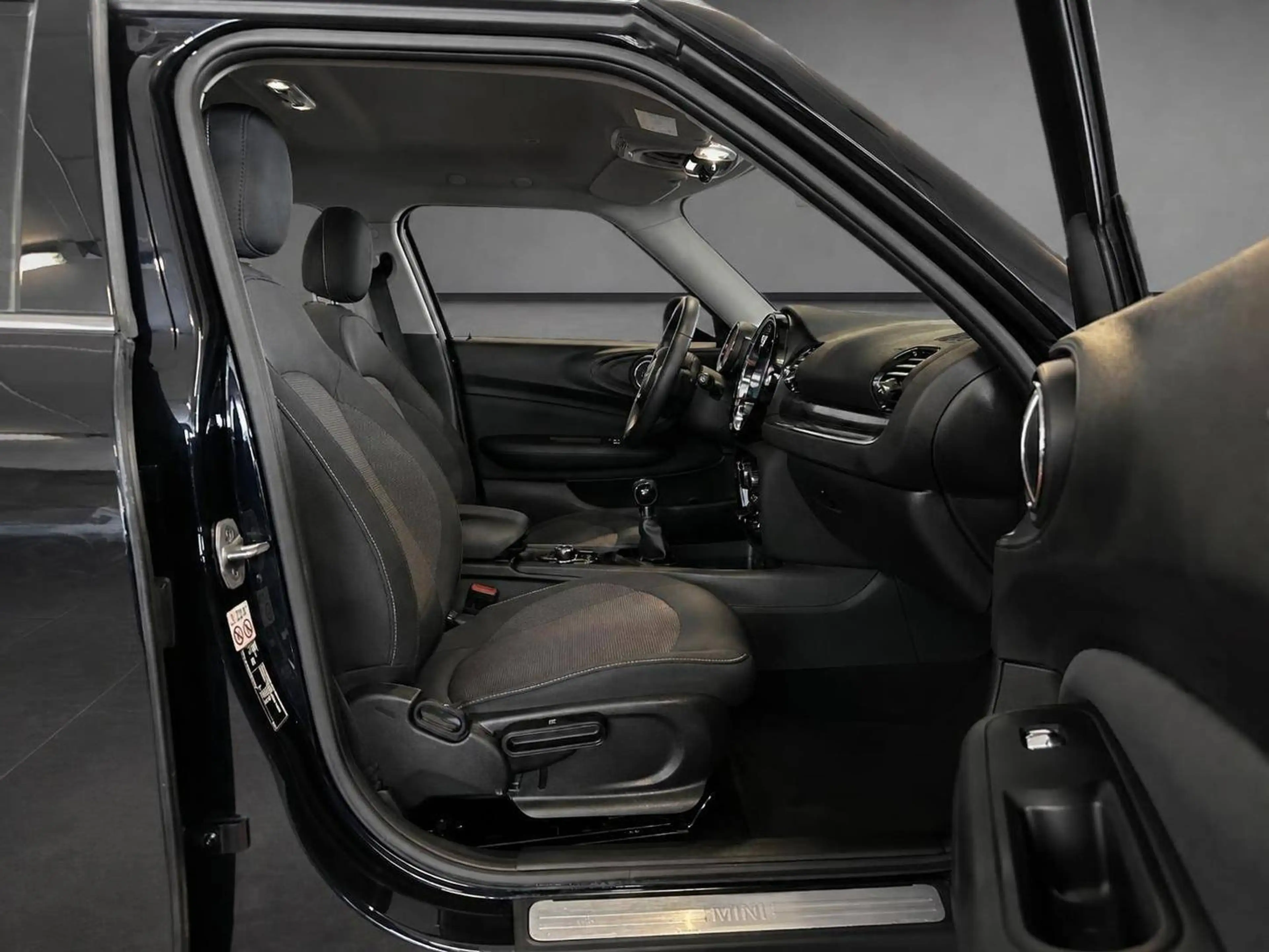 MINI One D Clubman One D Essential Trim — photo 15