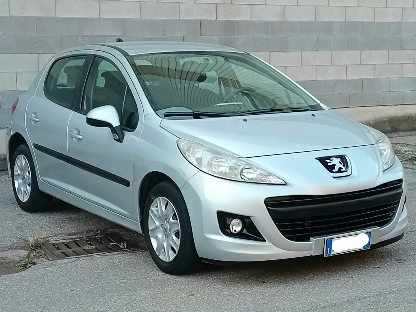 Peugeot 207 Peugeot 207benzina 2011 euro5 neop TRATTABile Argento - 2