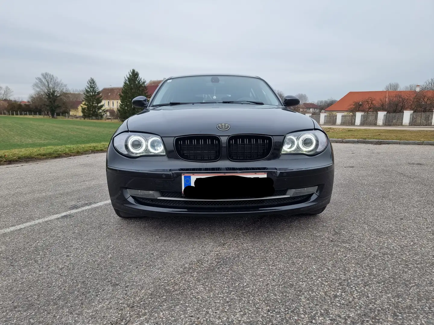BMW 118 118d Aut. Schwarz - 2