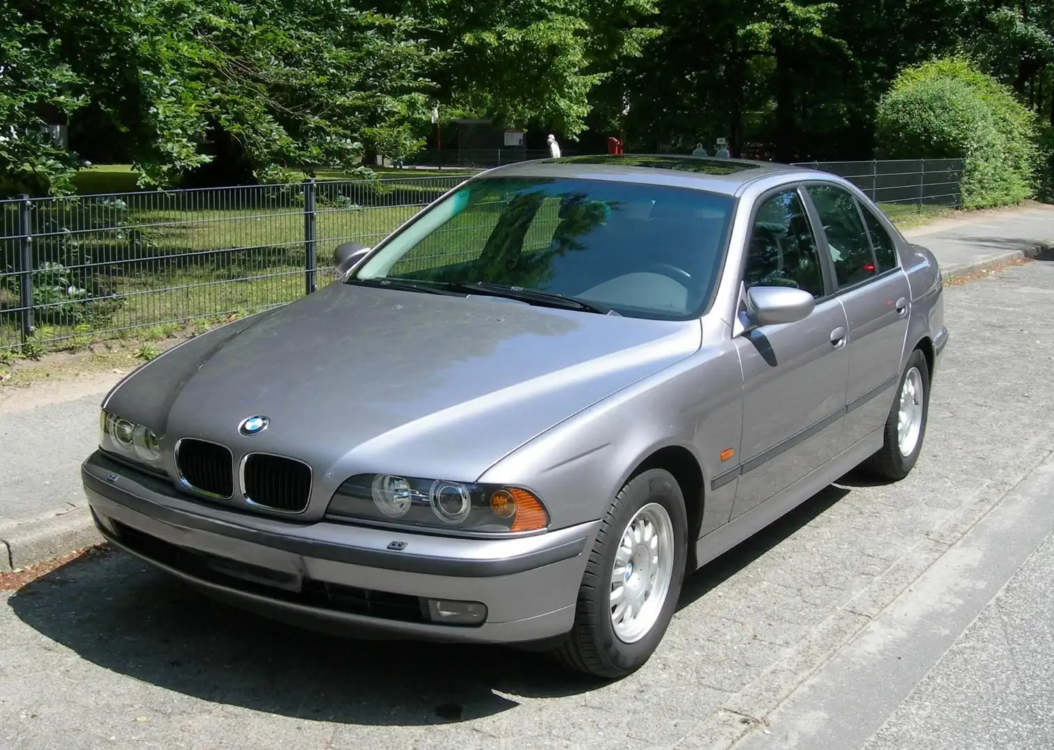 BMW 523 523i Argent - 1