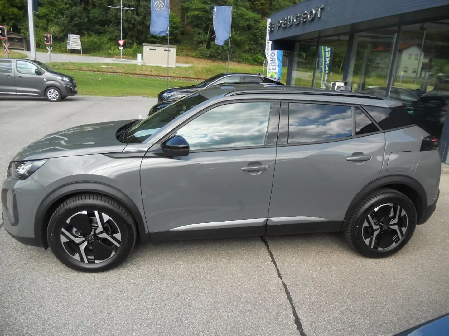 Peugeot 2008 PureTech 100 S&S Allure 6-Gang-Manuell Grau - 2