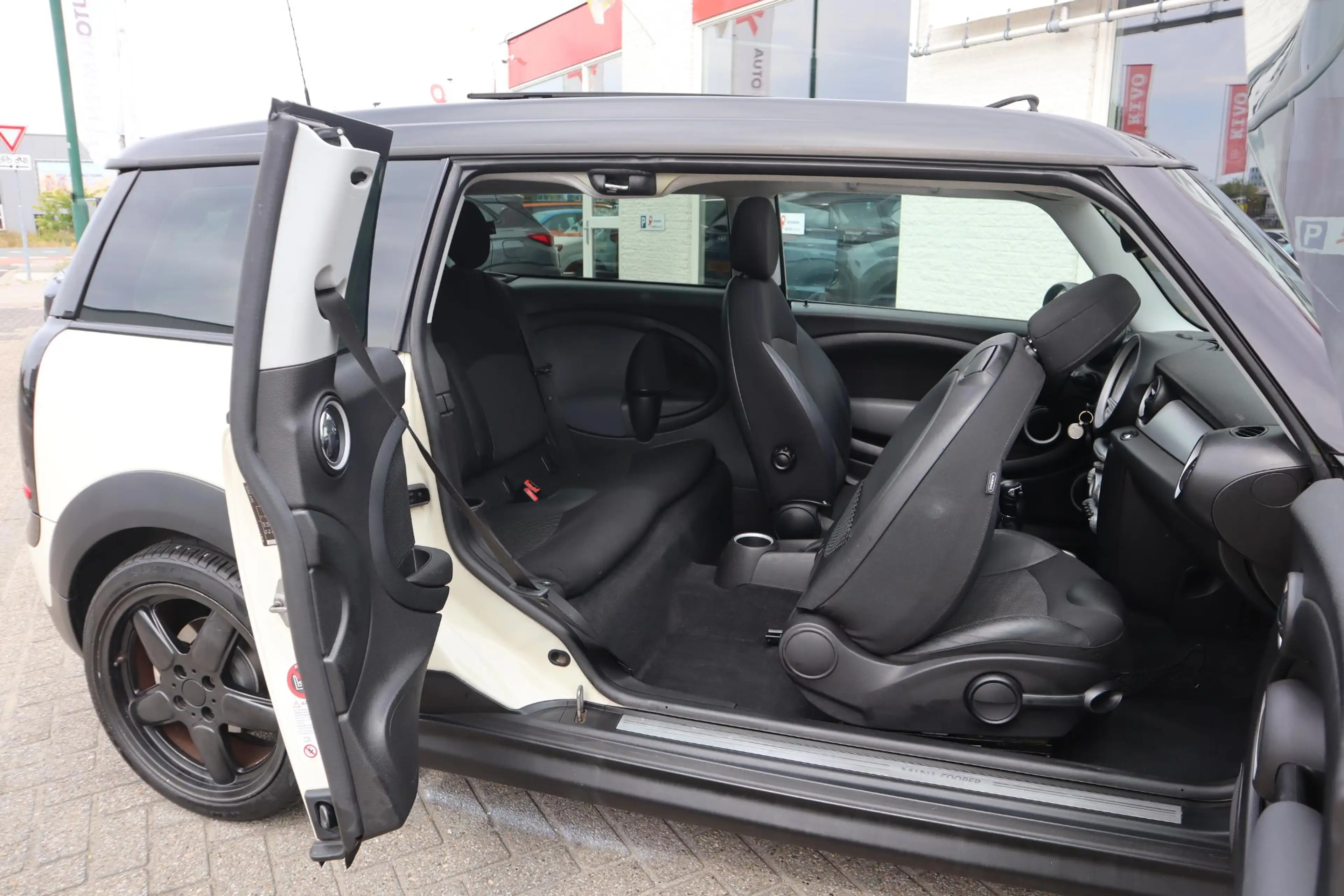 MINI Cooper Clubman 1.6 AUTOMAAT — photo 18