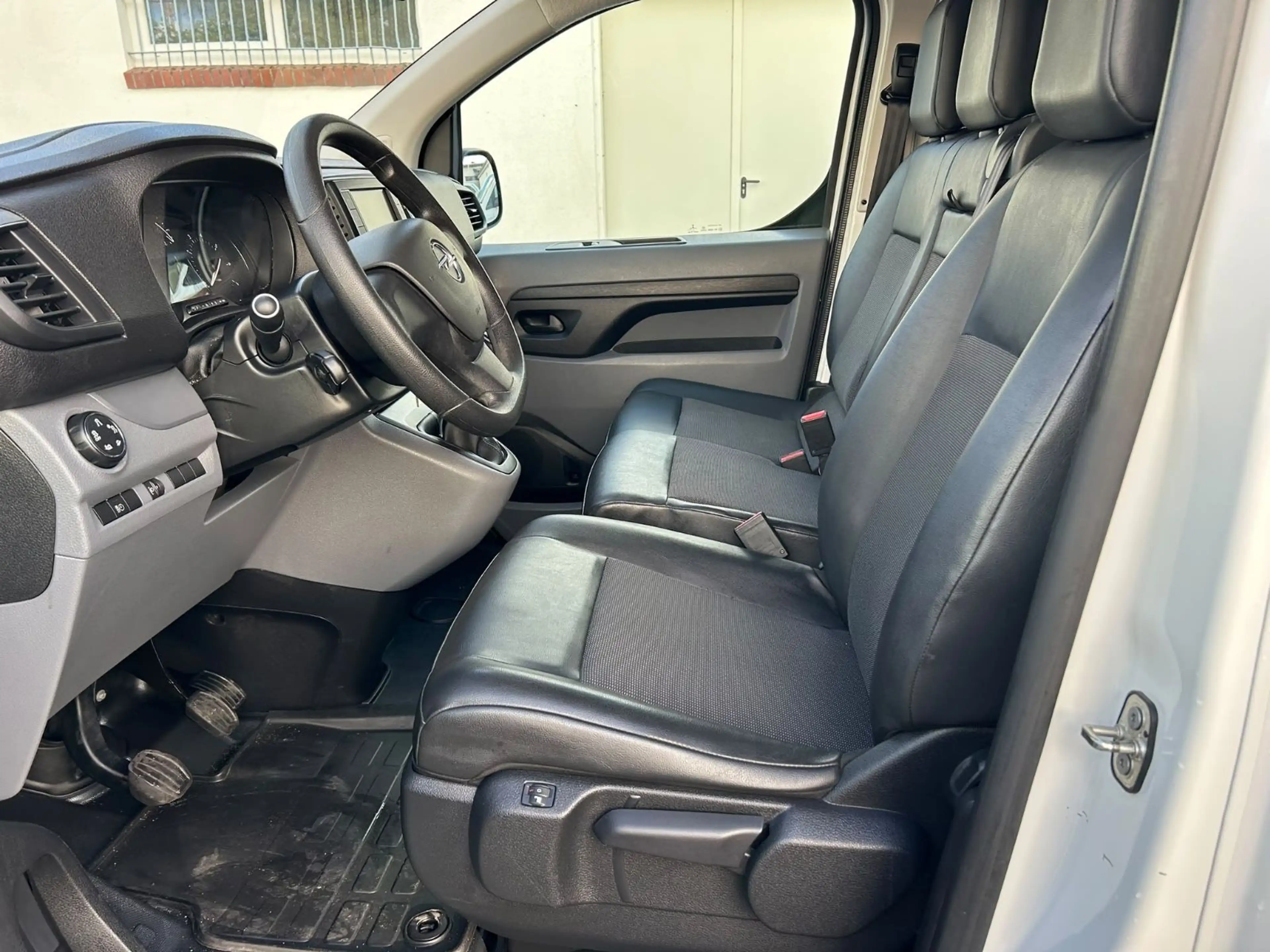 Opel Vivaro Kasten Edition M — photo 12