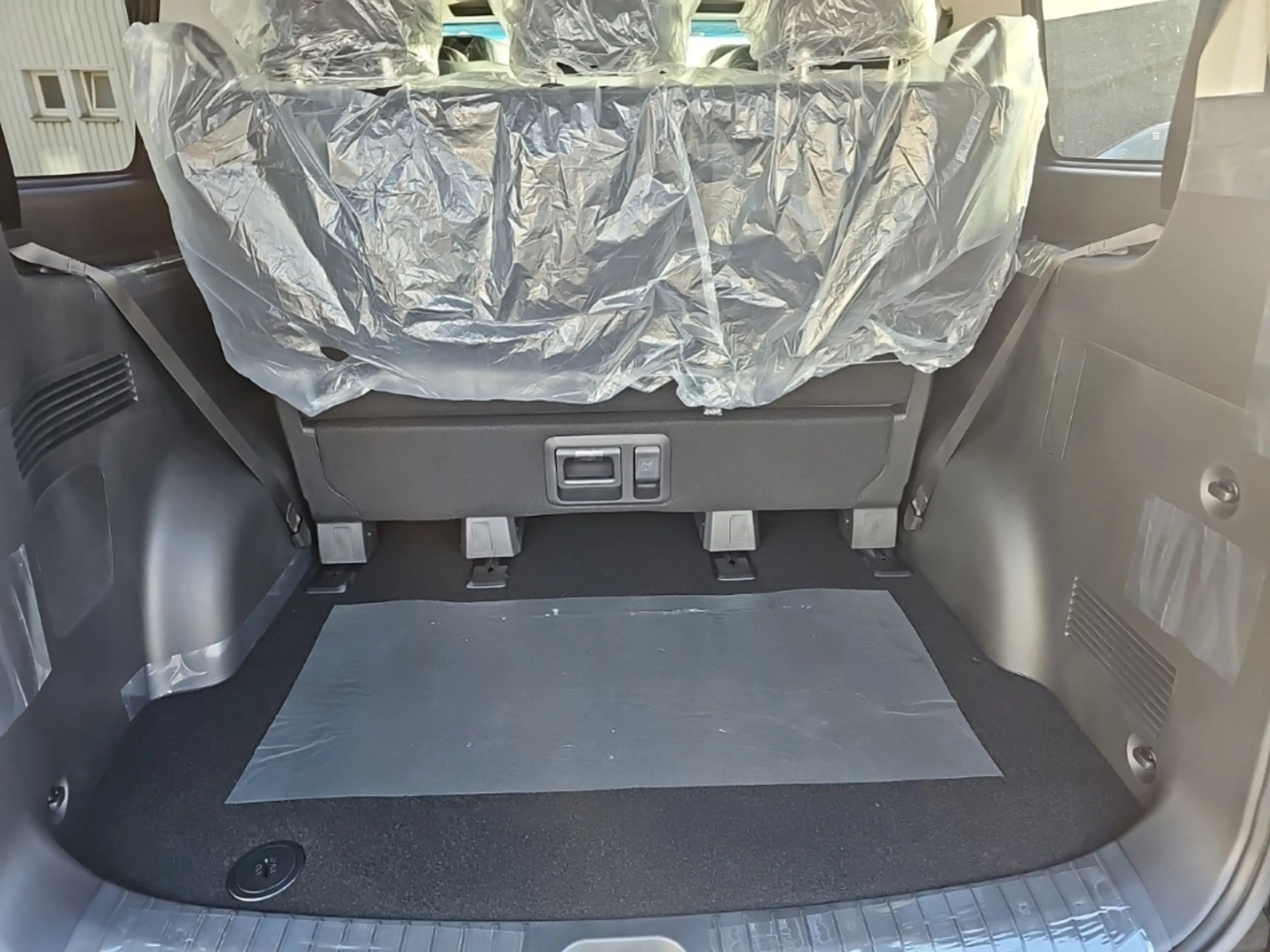 Hyundai STARIA Prime Hybrid 2WD Park-Paket Automatik 165 KW — photo 7