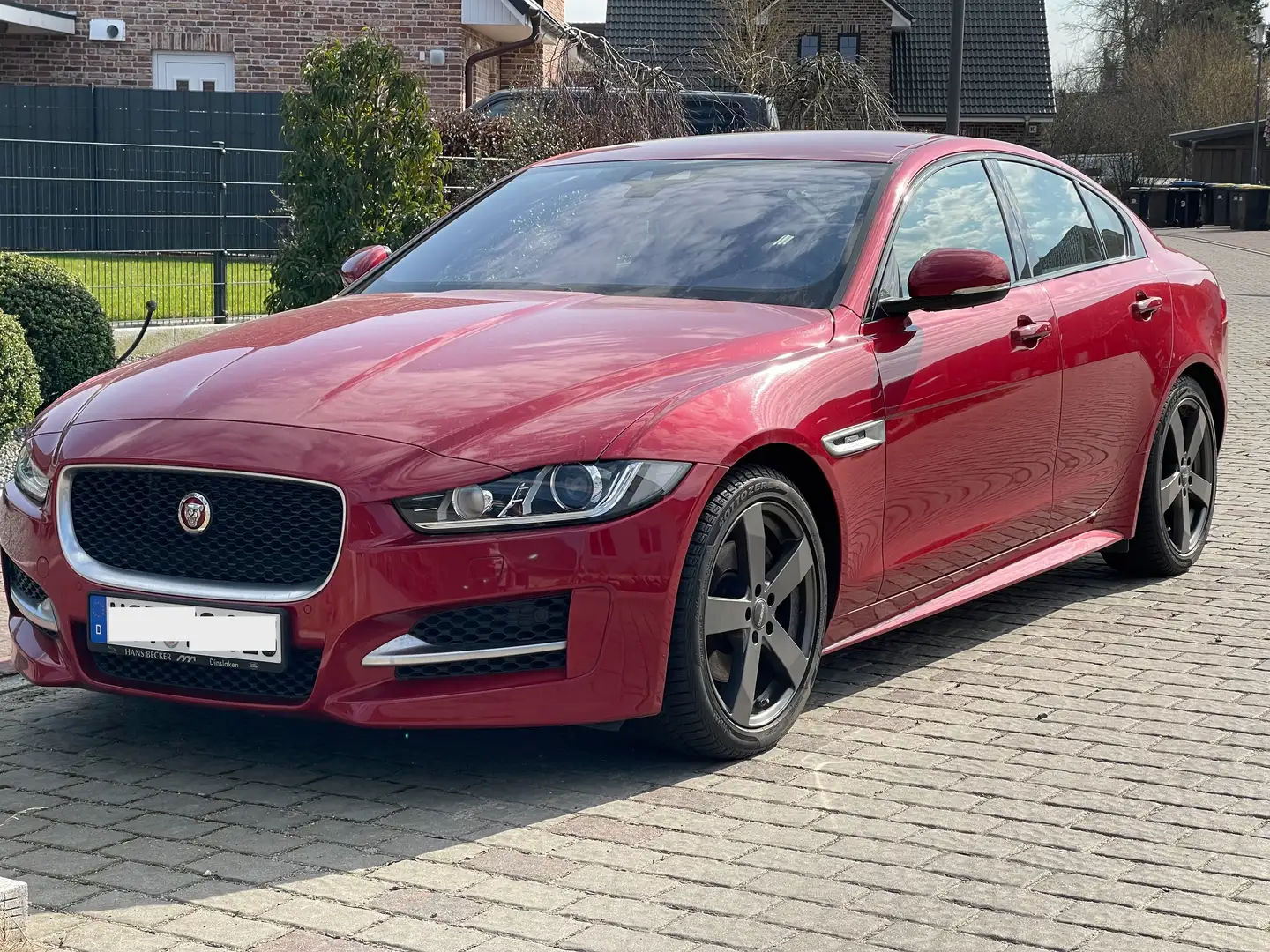 Jaguar XE XE 20d Aut. R-Sport Piros - 2