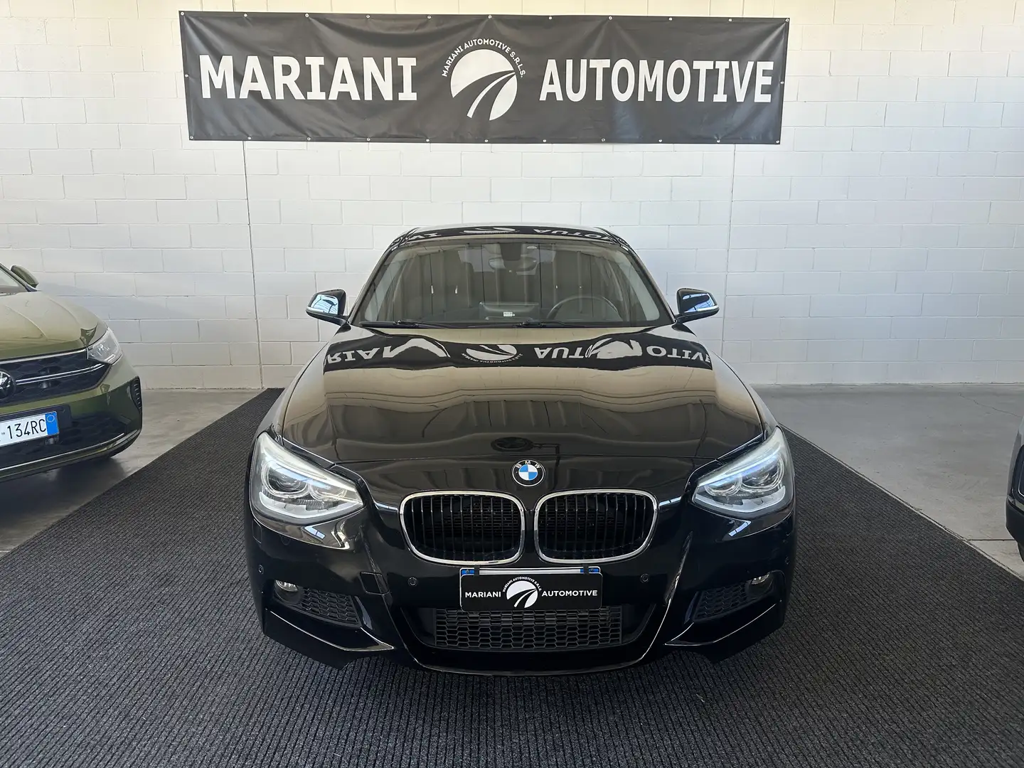 BMW 116 116d 5p M-sport esterno Zwart - 1
