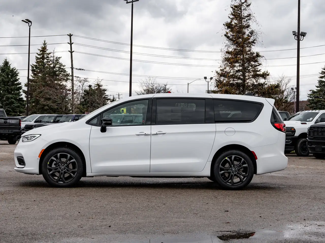 Chrysler Pacifica снимка Chrysler Pacifica