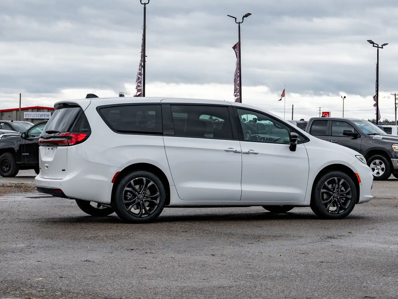Chrysler Pacifica снимка Chrysler Pacifica
