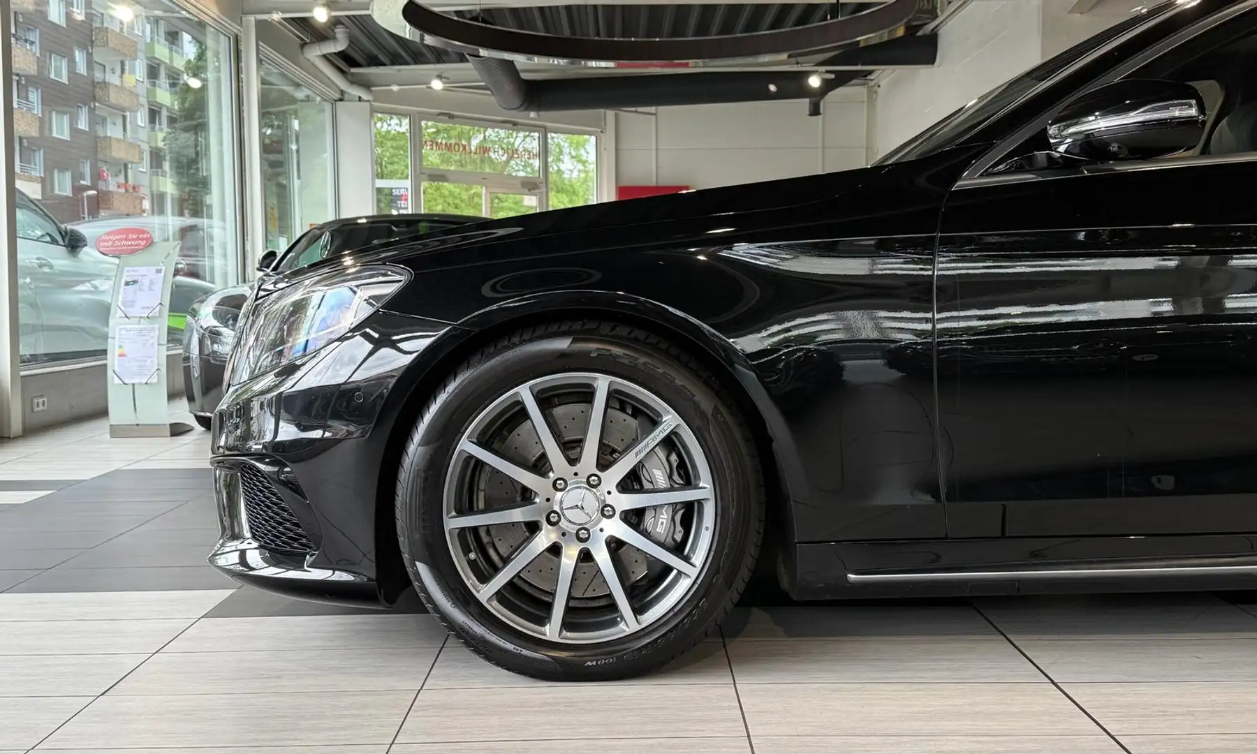 Mercedes-Benz S 63 AMG 4Matic Lang *Pano*HuD*Carbon*TV Schwarz - 2