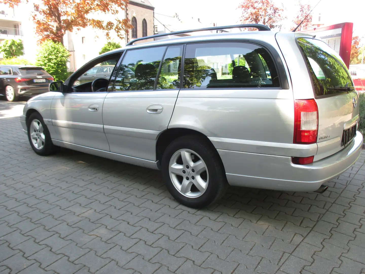 Opel Omega Caravan 2.2 16 V,orig.107.000 KM,1.Hand,Tüv neu Argent - 1