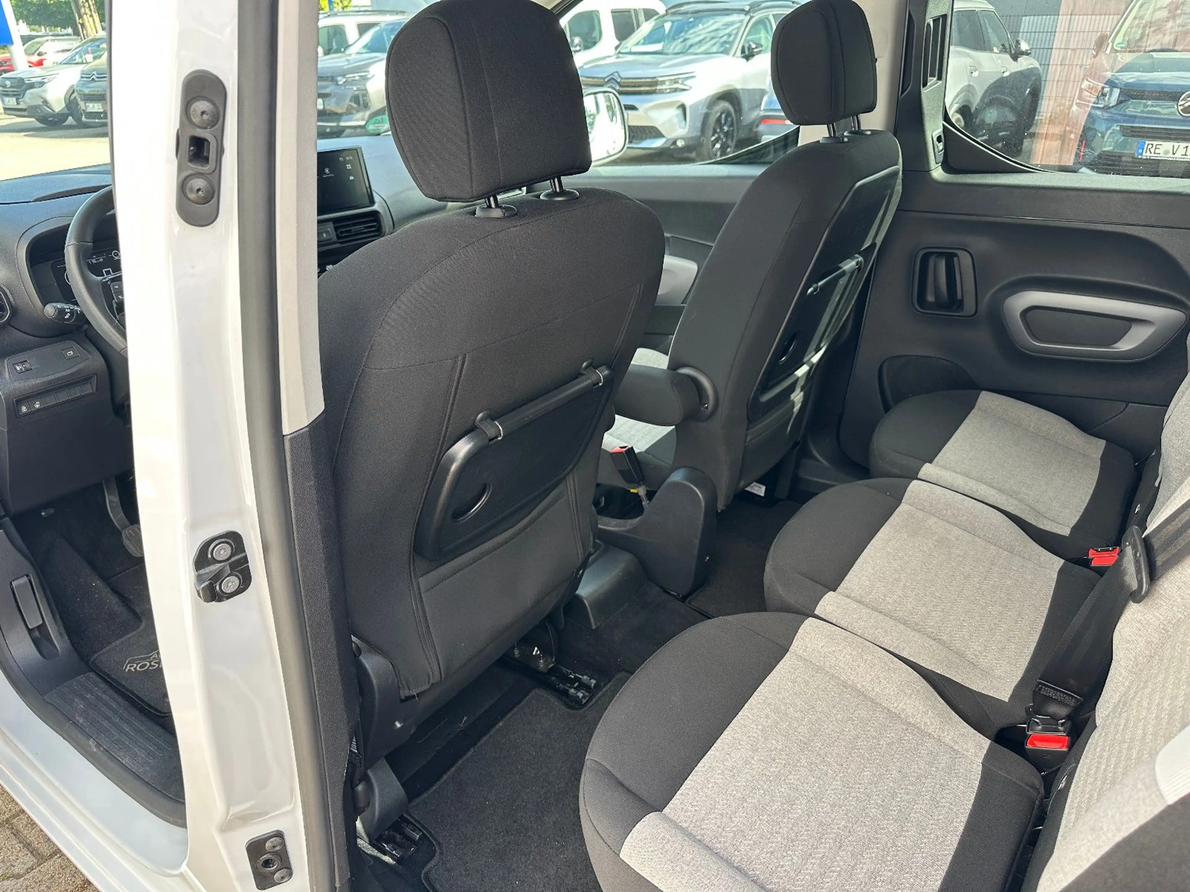 Citroen Berlingo MPV PureTech 110 S&S M PLUS — photo 11